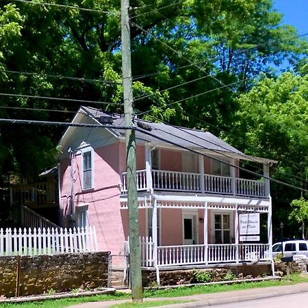 The Pink House On Main - Lower يوريكا سبرينغز المظهر الخارجي الصورة