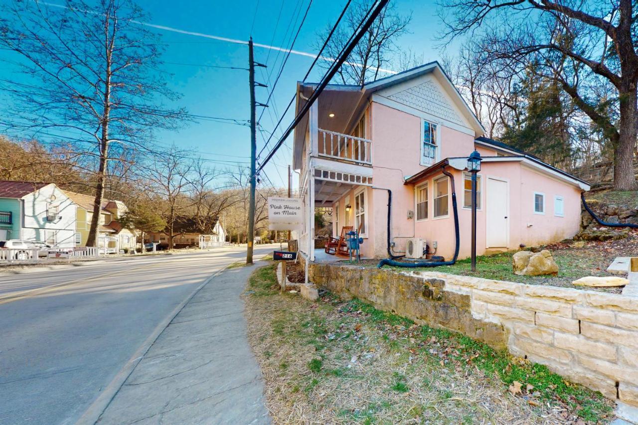 The Pink House On Main - Lower يوريكا سبرينغز المظهر الخارجي الصورة